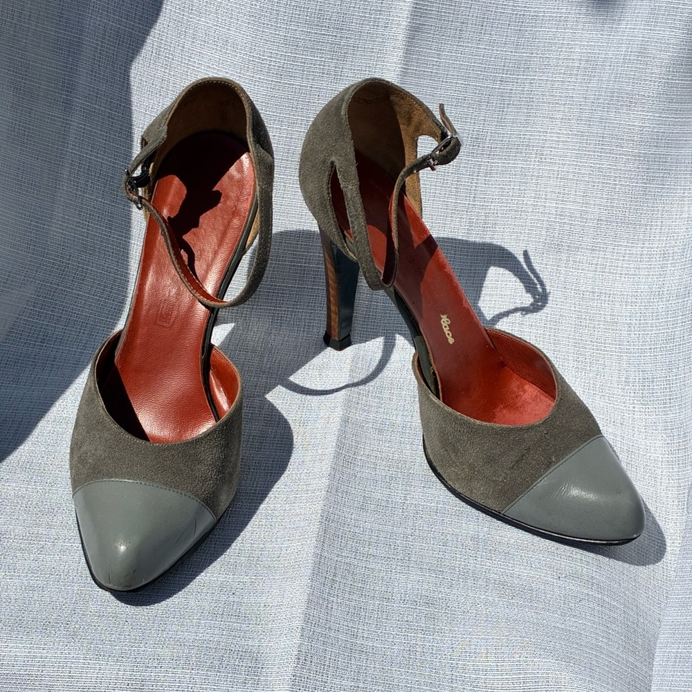 Elegant Gray Heels w Ankle Strap